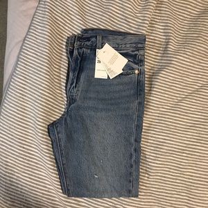 NEVER WORN- LEVIS can’t touch this
